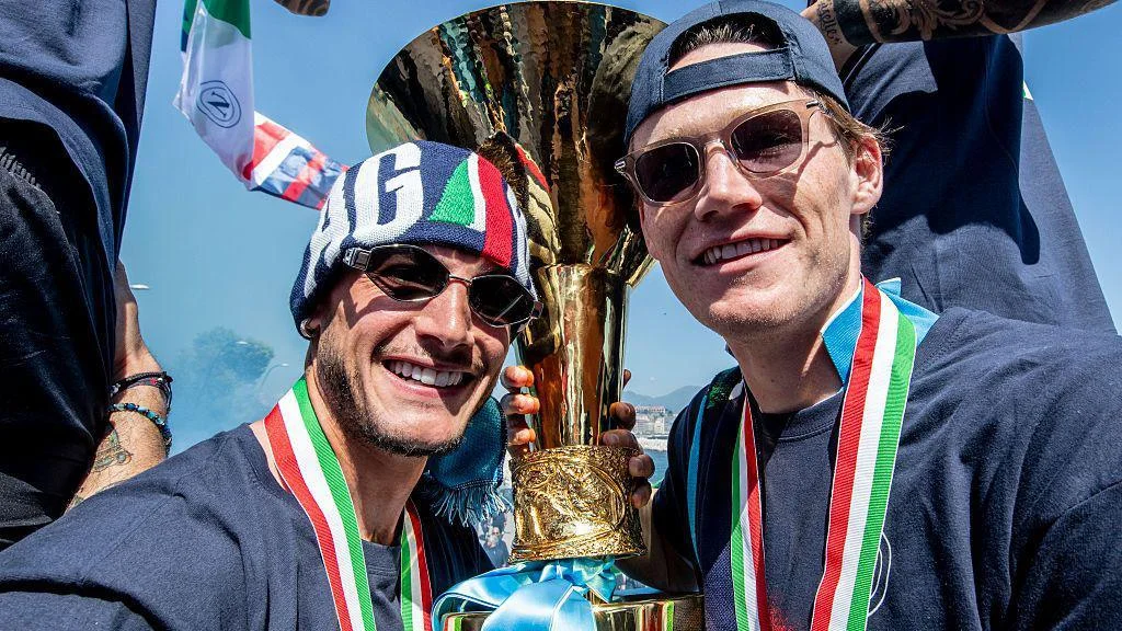 Scott McTominay celebrates Napoli's Scudetto